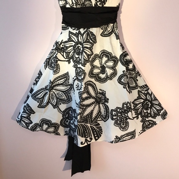 50's Inspired Dress - Picture 3 of 7